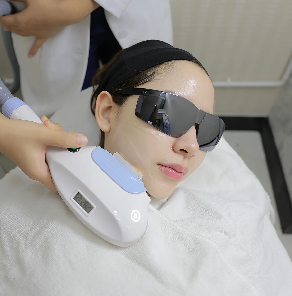 ทรีทเมนท์ผิวหน้าขาวใส หมอยิงเลเซอร์หน้าใส IPL