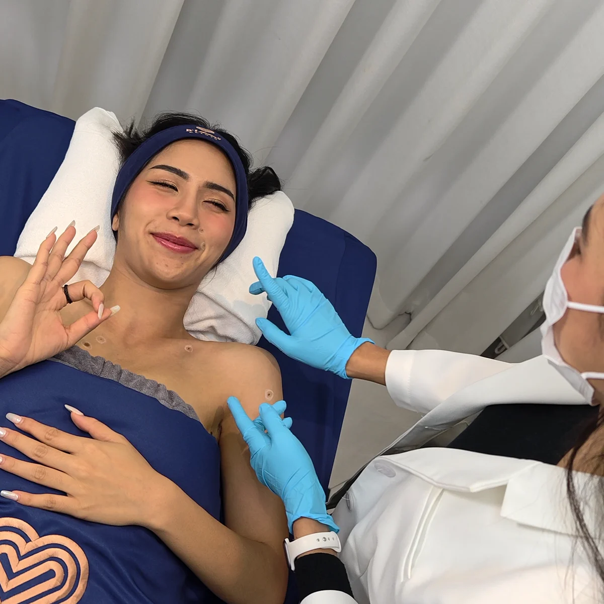 บรรยากาศห้องทำเลเซอร์ พร้อมทีมดูแลอย่างใกล้ชิด