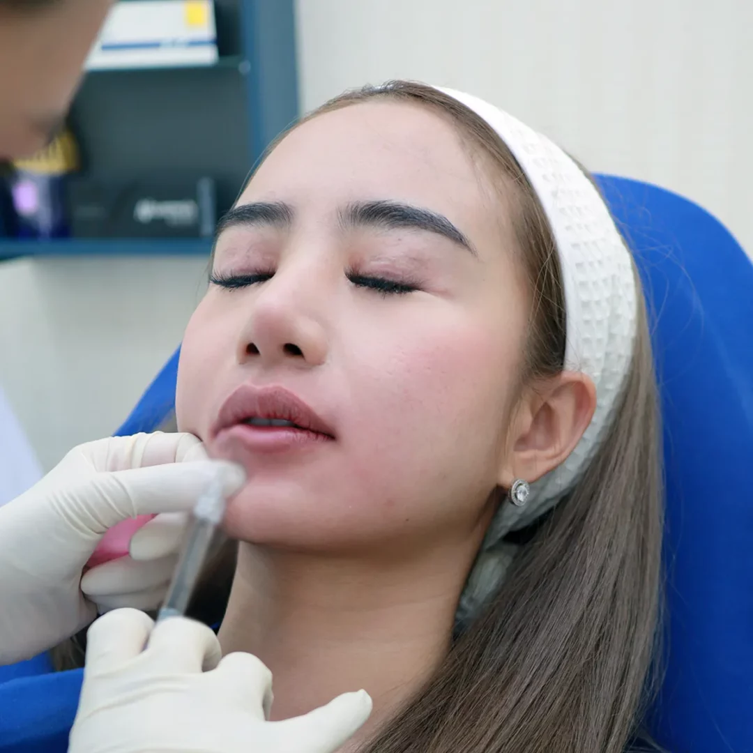 ฉีดฟิลเลอร์ปากที่ไหนดี? D'Lovevery Clinic สาขา Paseo Town รามคำแหง เริ่มแค่ 8,999 บาท!
