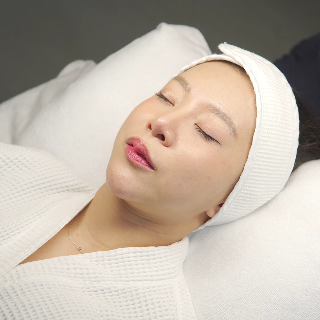 หน้าแห้ง ทำไมหมอถึงแนะนำทรีทเมนท์ D’ Aura Plus ใครมาทำก็ประทับใจ 1,200 บาทคุ้ม