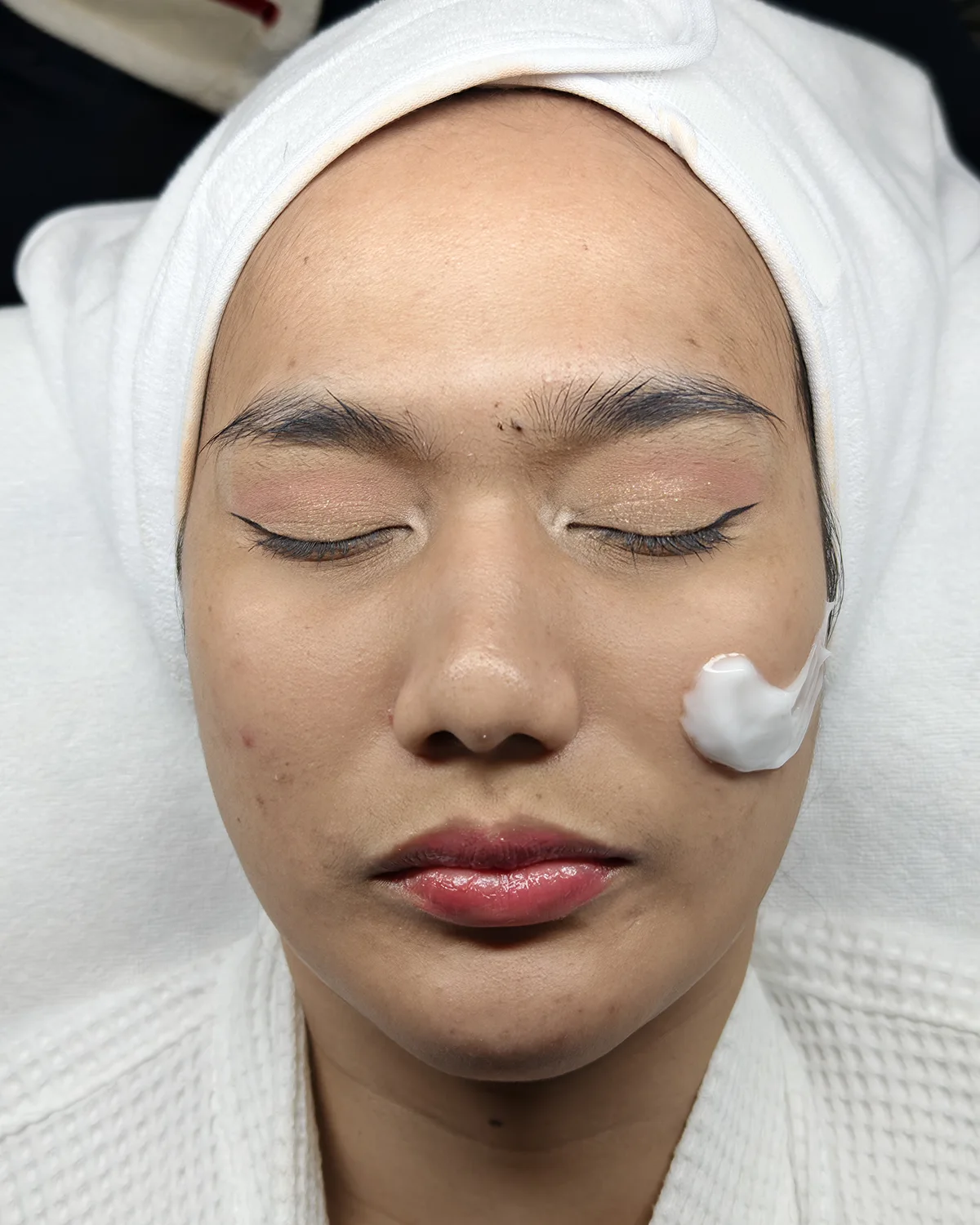 แปะยาชา ก่อนรับบริการ หน้าใสไม่ต้องรอ! รีวิว Dlovevery Pico Lase