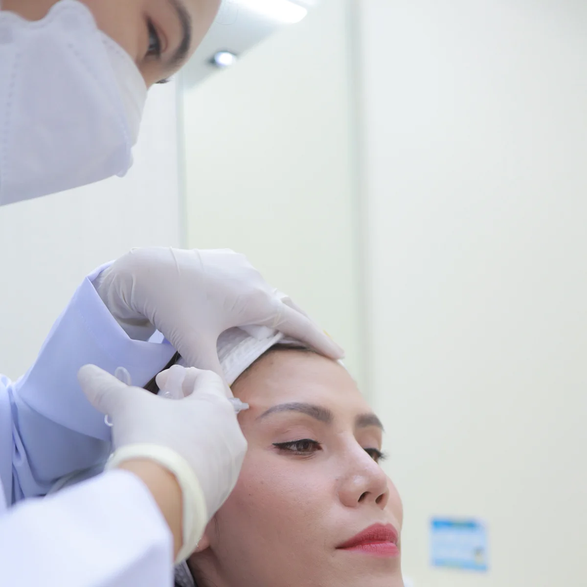 ไม่ต้องทุบโหนก! แค่เติมขมับ เทคนิคปรับสมดุลหน้า V-Shape ที่หมอแนะนำ