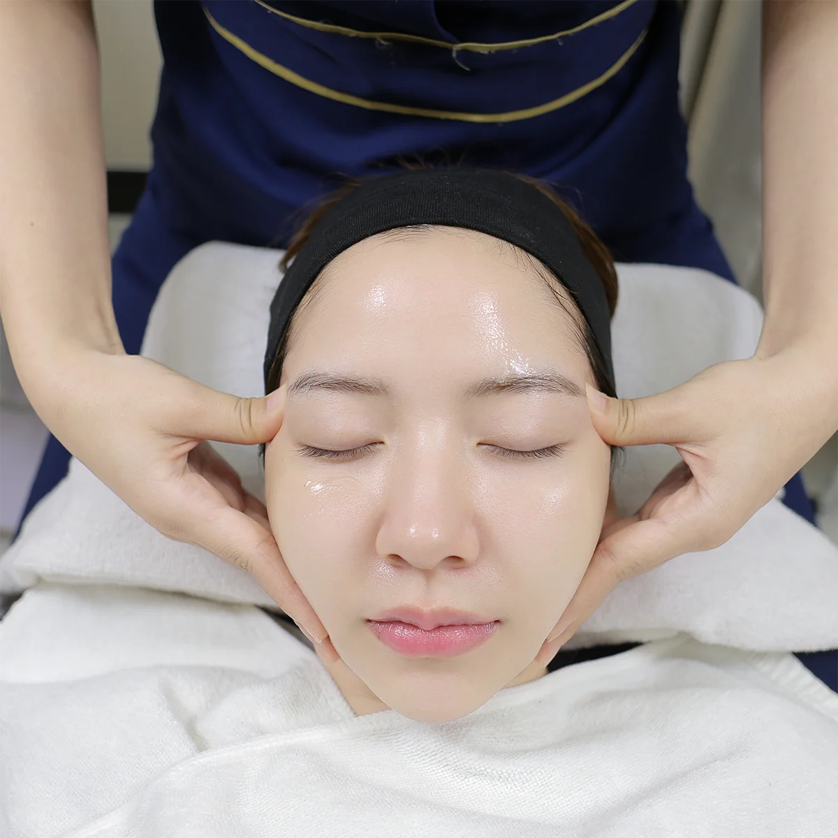 ทรีทเมนท์ผิวหน้าขาวใส นวดหน้ากดจุด