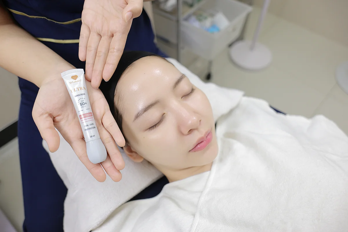 รีวิวทำหน้าใส น้องเนย ลงครีมกันแดด