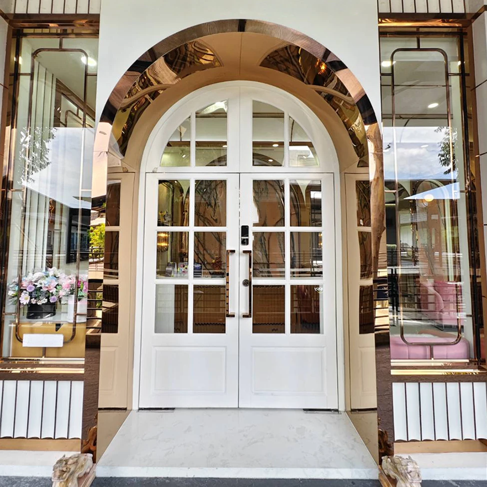 D' Lovevery Clinic D' Lovevery Clinic CDC分行位于二楼的银行区,楼下是暹罗商业银行。