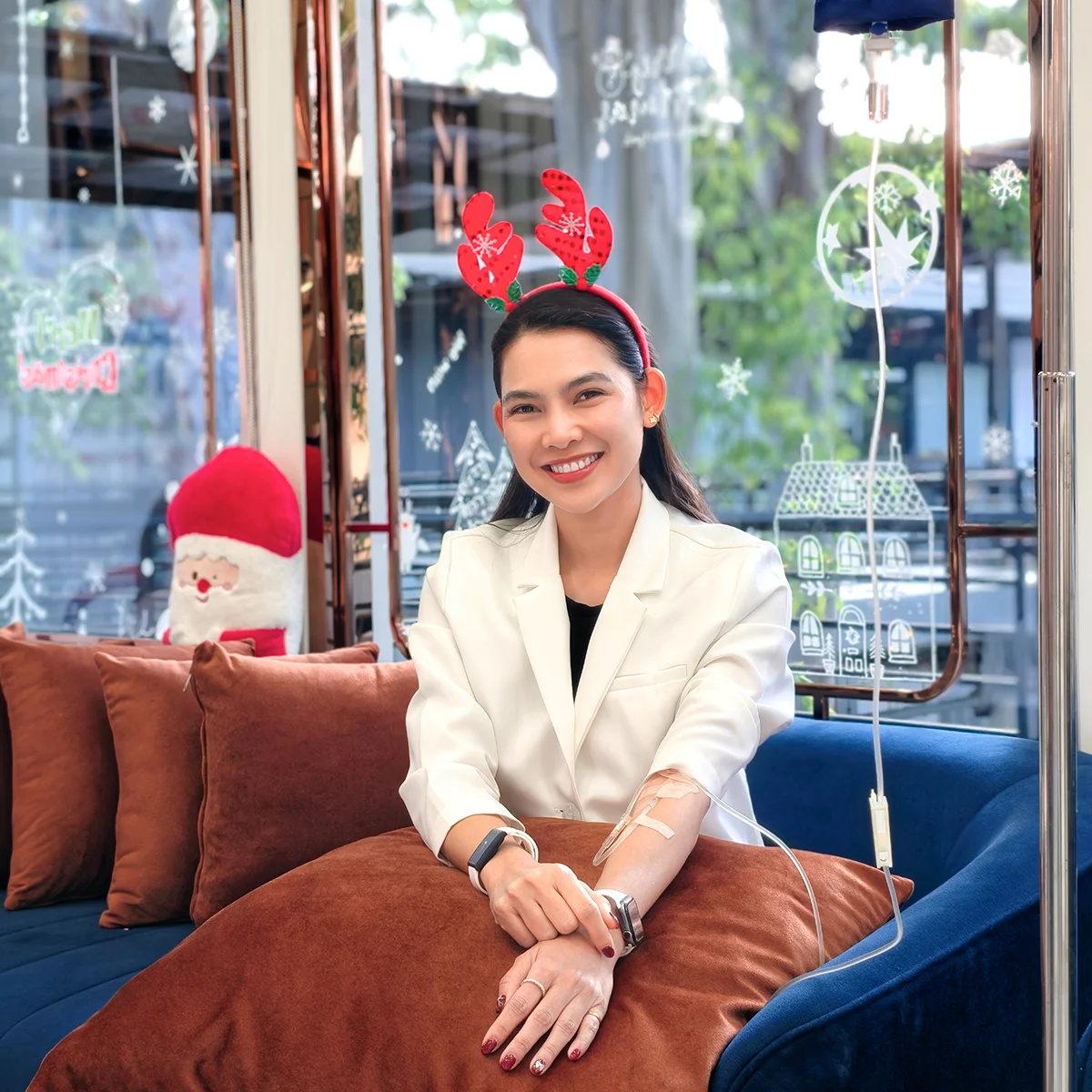 Myer’s Cocktail เหมาะสำหรับ ผู้ที่มีอาการอ่อนเพลียเรื้อรัง ภูมิแพ้ ไมเกรน หรือเครียดสะสม ต้องการฟื้นฟูสุขภาพร่างกายแบบองค์รวมด้วยสูตรวิตามินต้นตำรับระดับโลก ราคา: ครั้งละ 4,500.- (5 ครั้ง 18,000.-)
