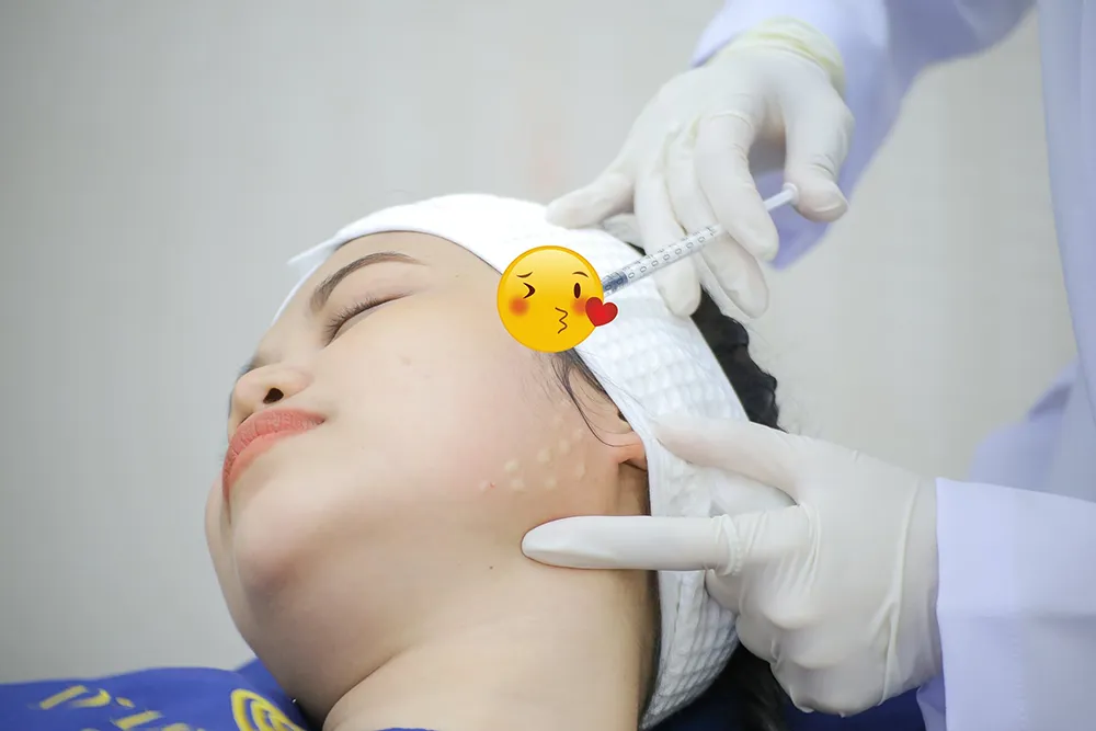 โปรแรงย่านเลียบด่วน! โบท็อกลดกราม+สลายไขมันแก้ม ที่ D'lovevery Clinic CDC